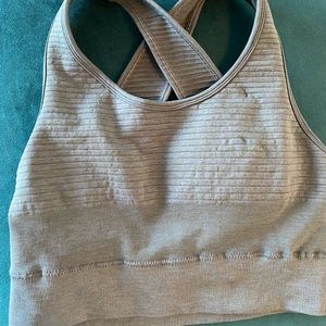 COPY - Alphalete sports bra, size Medium in green